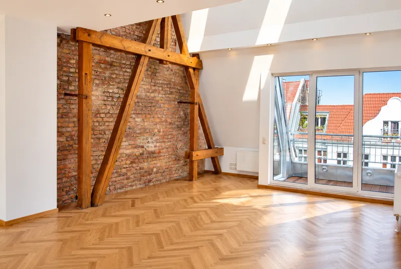 4-Zimmer-Dachgeschosswohnung + 56 m² Hobbyraum am Helmholtzplatz — photo 1